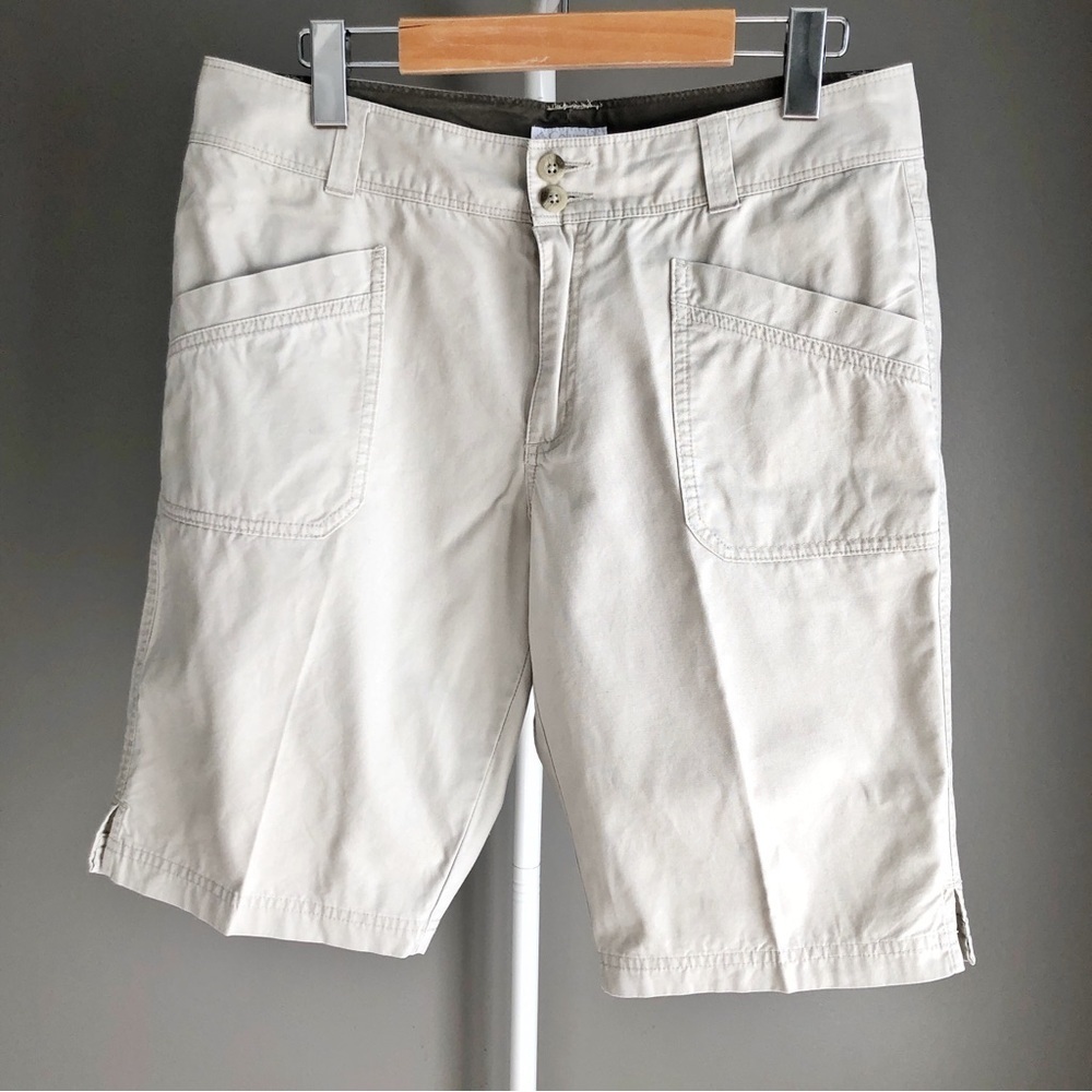 Columbia Casual Earthy Beige Athleisure Relaxed Fit Medium Length Shorts. 8